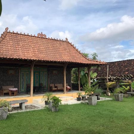 Legiyem Homestay Yogyakarta Exterior photo